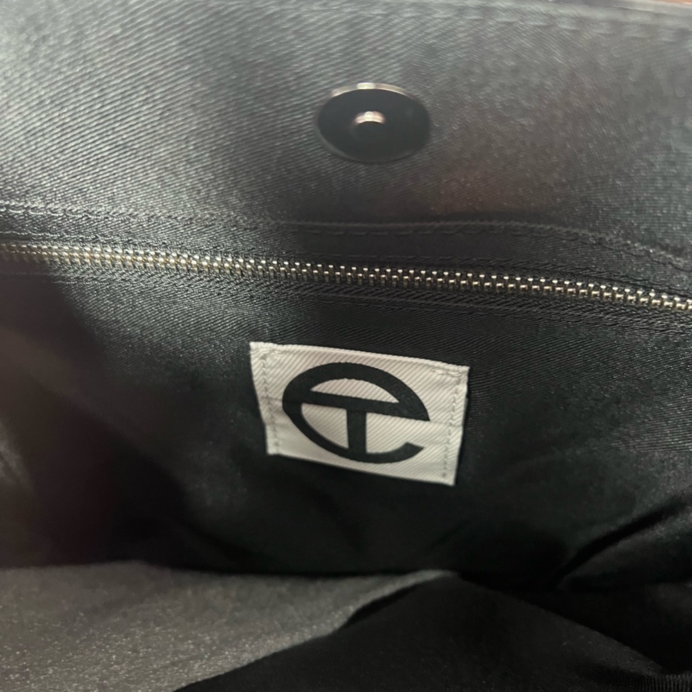 Medium black patent leather Telfar - Picture 12 of 15